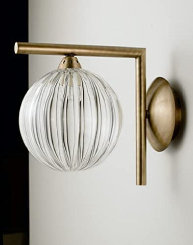 Applique da parete classico a 1 luce con tubi in ottone bronzo e sfera in vetro rigata PR 7104/AP